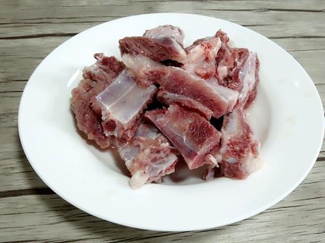 【电饭锅排骨焖饭】步骤1