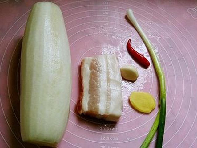 【萝卜肉丁捞面】步骤1