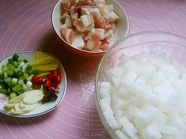 【萝卜肉丁捞面】步骤3