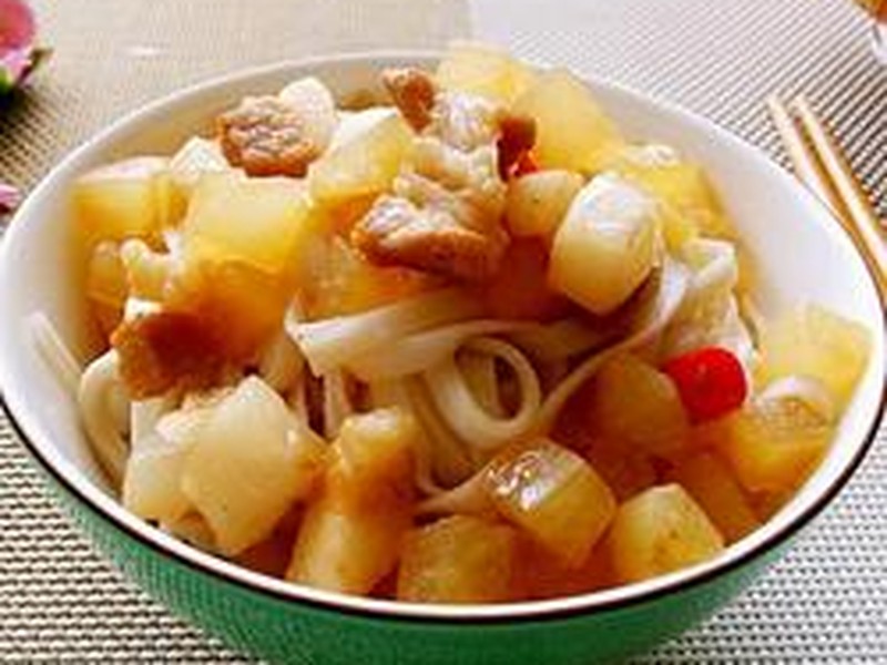 萝卜肉丁捞面