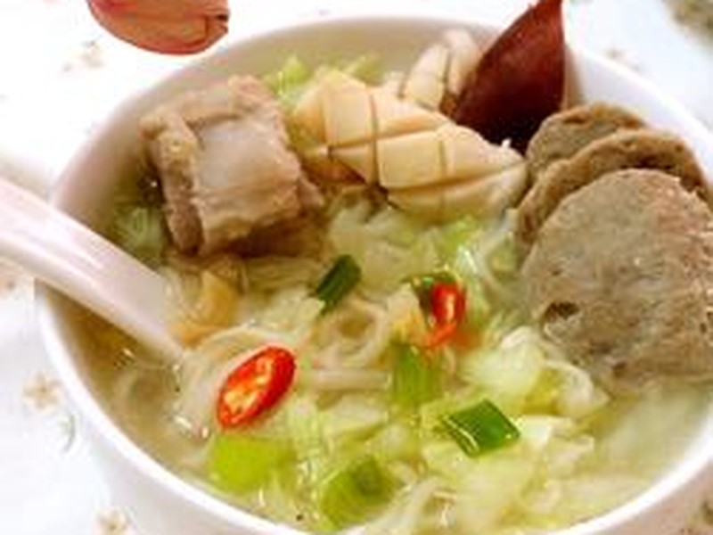 鱿鱼排骨汤面