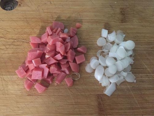 【火腿蛋炒饭】步骤2