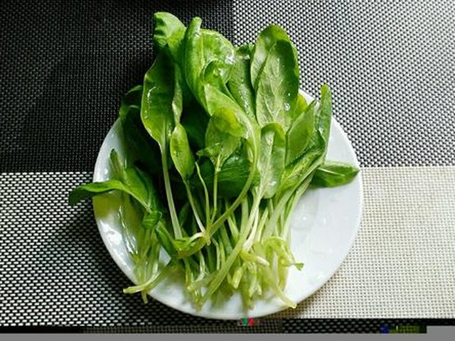 【肉丁鸡蛋汤面】步骤1