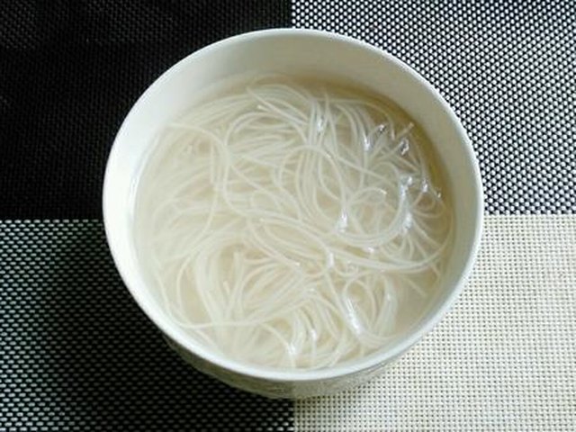 【肉丁鸡蛋汤面】步骤4