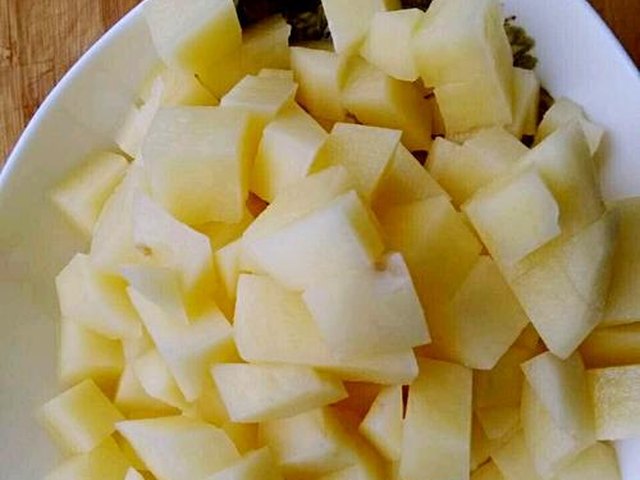 【猪肉土豆打卤面】步骤1