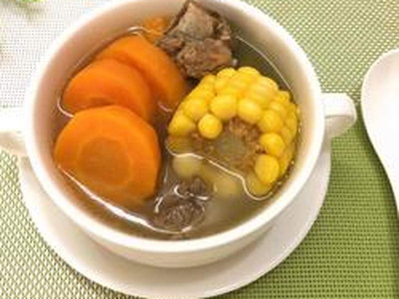 伞骨胡萝卜玉米汤（沙煲法）