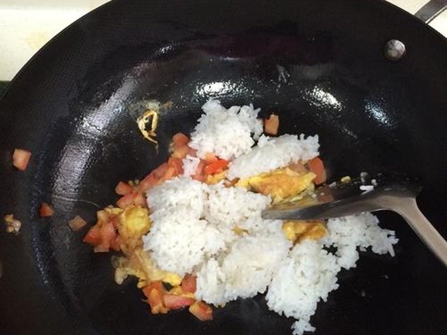【番茄蛋炒饭】步骤4