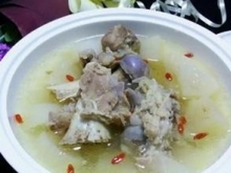 筒子骨白萝卜汤
