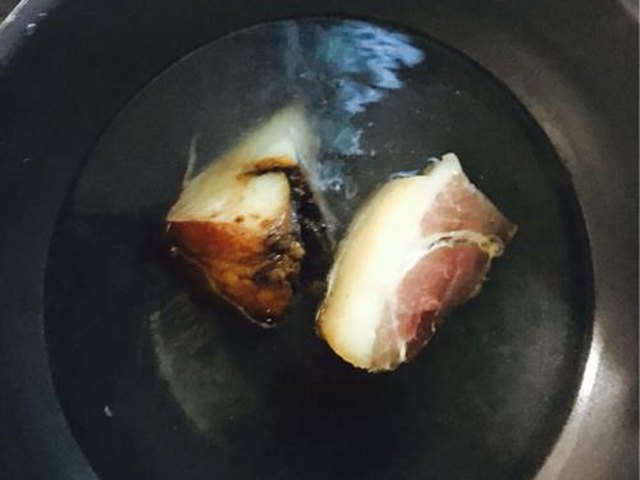 【土豆胡萝卜腊肉焖饭】步骤2