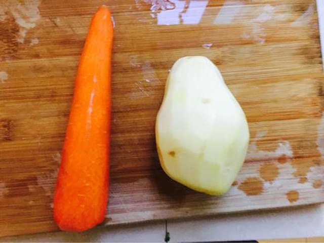 【土豆胡萝卜腊肉焖饭】步骤3