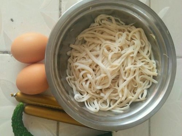 【香煎面条】步骤1