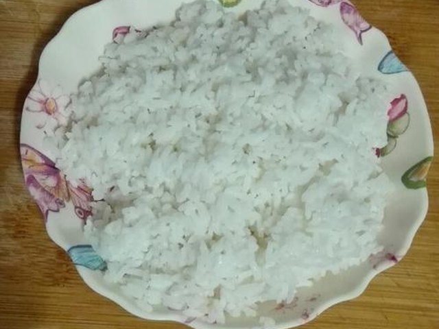 【五彩缤纷蛋炒饭】步骤1