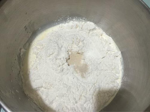 【淡奶油土司（一次发酵法）】步骤2