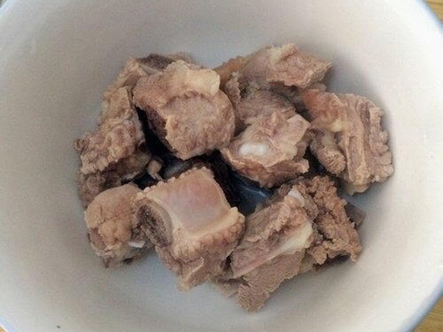 【茶树菇排骨汤】步骤4