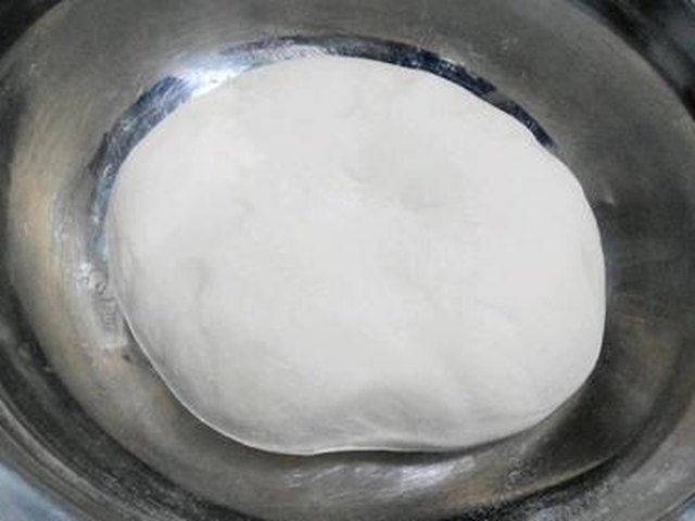 【猪肉酸菜水饺】步骤2