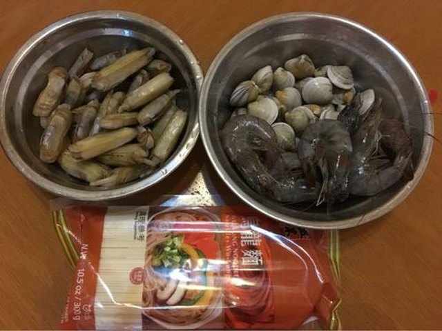 【粤式海鲜面】步骤1