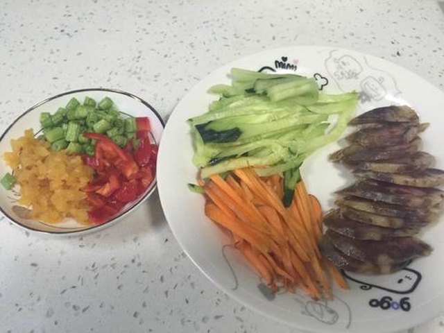 【香肠腊味煲仔饭】步骤1