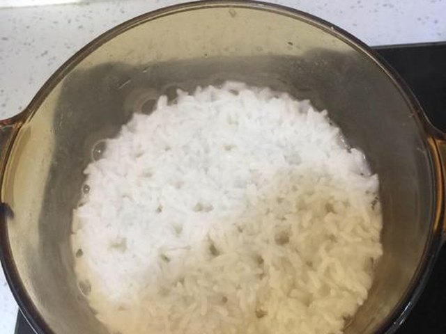 【香肠腊味煲仔饭】步骤4