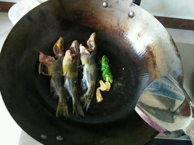 【宝宝食品 黄辣丁豆腐汤】步骤2