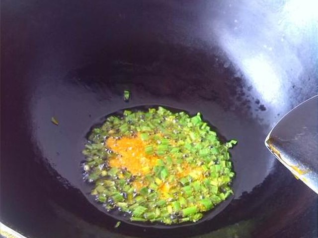 【砂锅土豆粉】步骤2