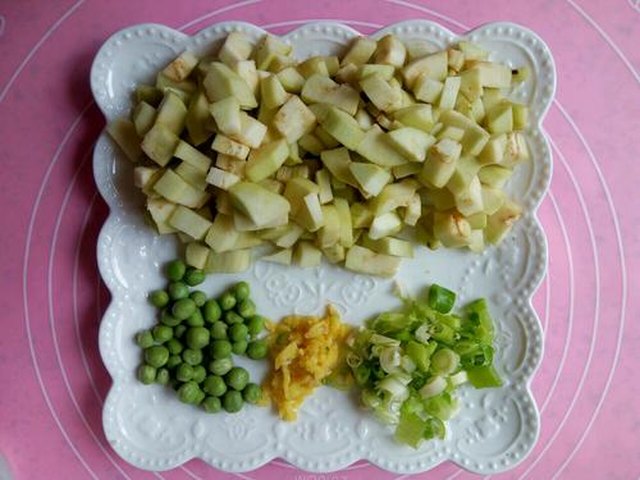 【茄子肉丁打卤面】步骤2