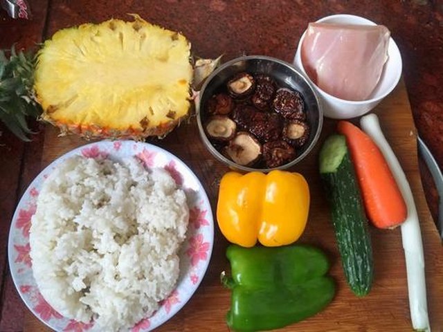 【鸡丁菠萝饭】步骤1