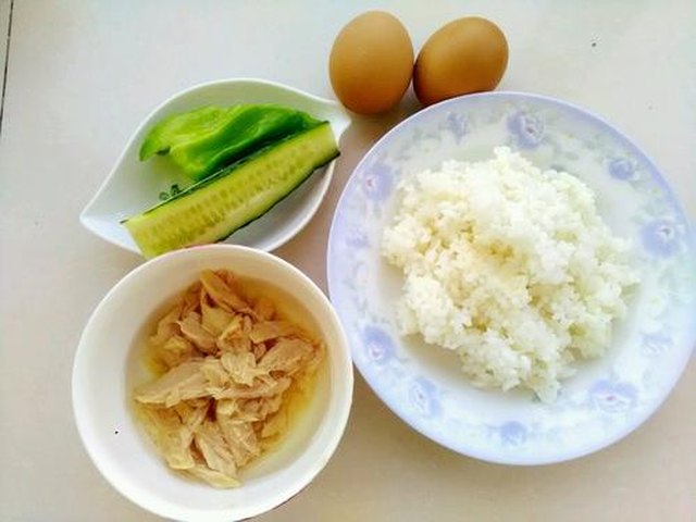 【金枪鱼饭团】步骤1