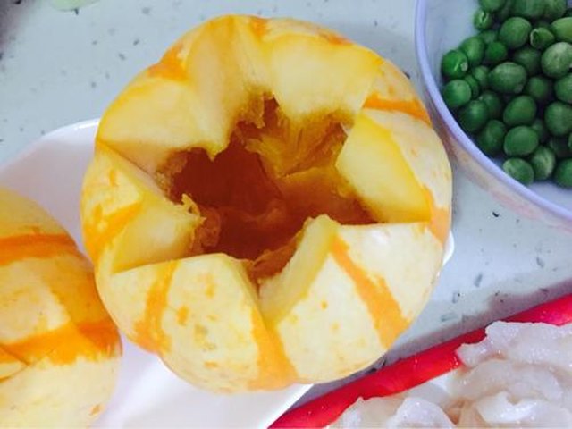 【南瓜盅海鲜饭】步骤2