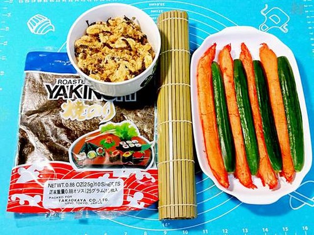 【蟹肉棒肉松寿司】步骤4