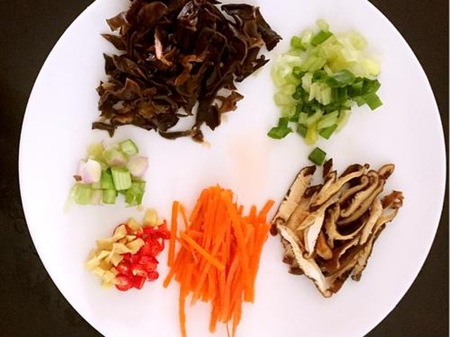 【滑鸡煲仔饭】步骤3