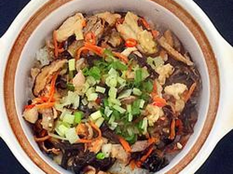 滑鸡煲仔饭