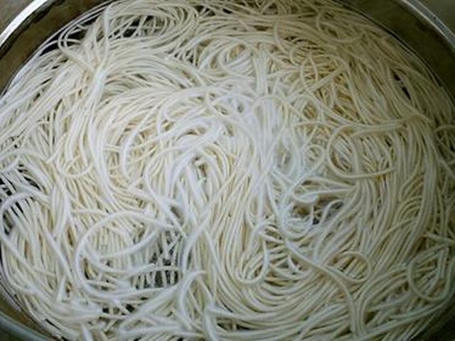 【肉丝卷心菜炒面】步骤2
