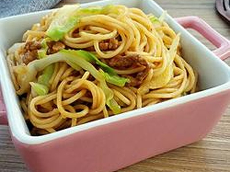 肉丝卷心菜炒面