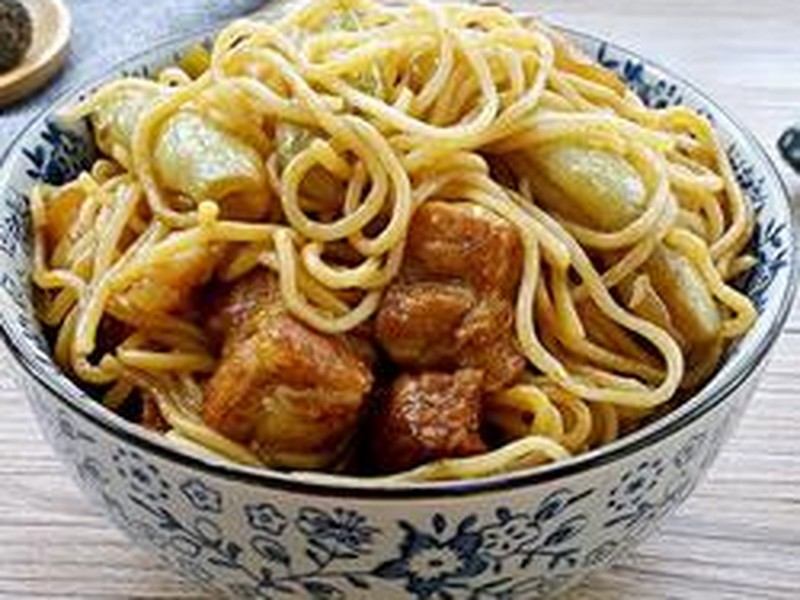 红烧肉豆角焖面