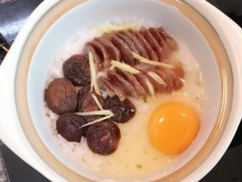 香菇腊肠煲仔饭
