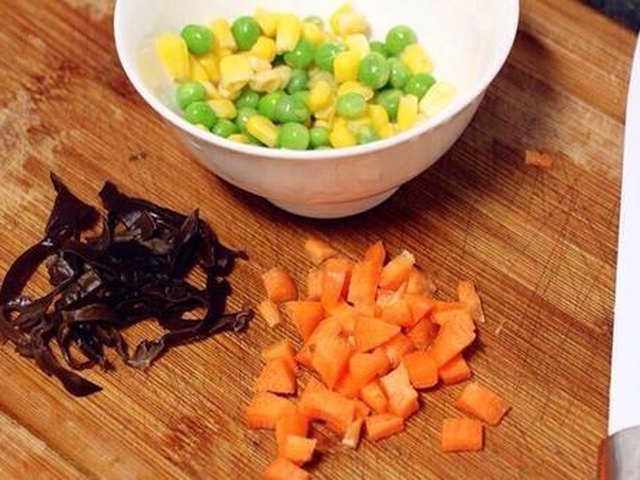 【虾仁儿炒饭】步骤2