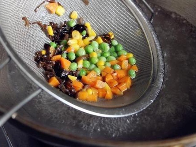 【虾仁儿炒饭】步骤3