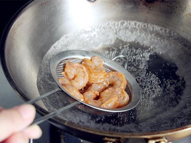 【虾仁儿炒饭】步骤4