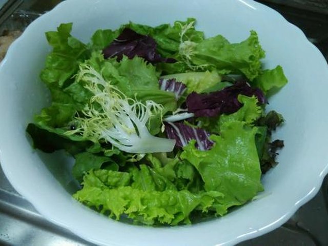 【和風燒雞肉沙律】步骤1