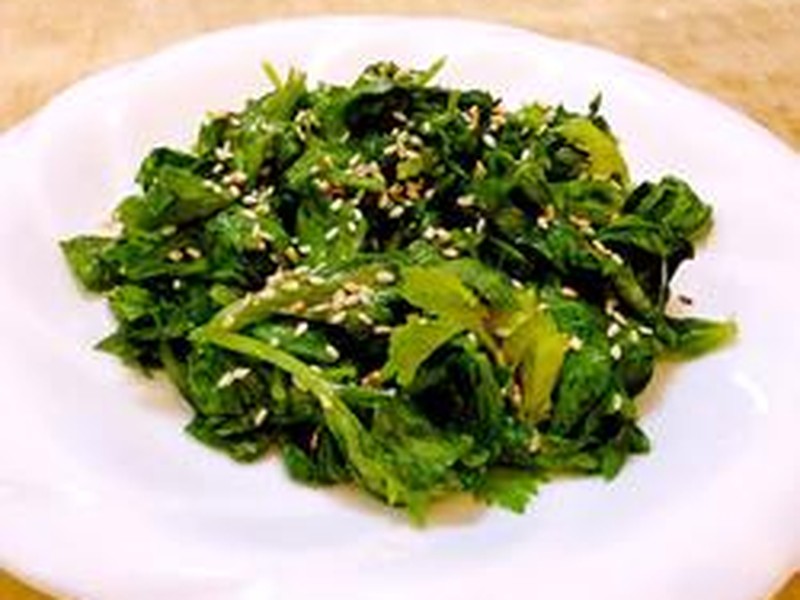 凉拌芹菜叶