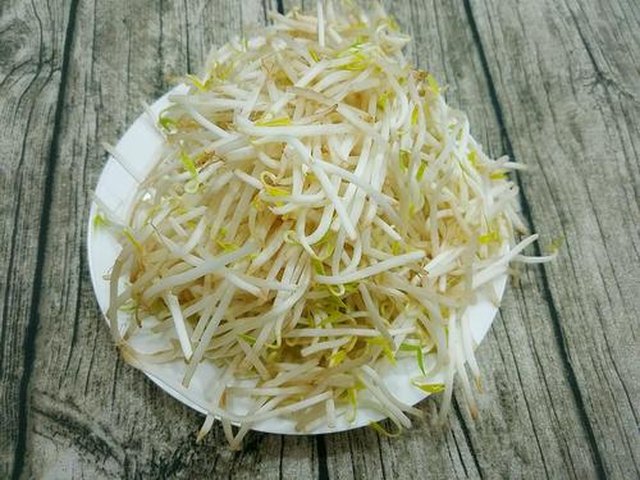 【凉拌绿豆芽】步骤1