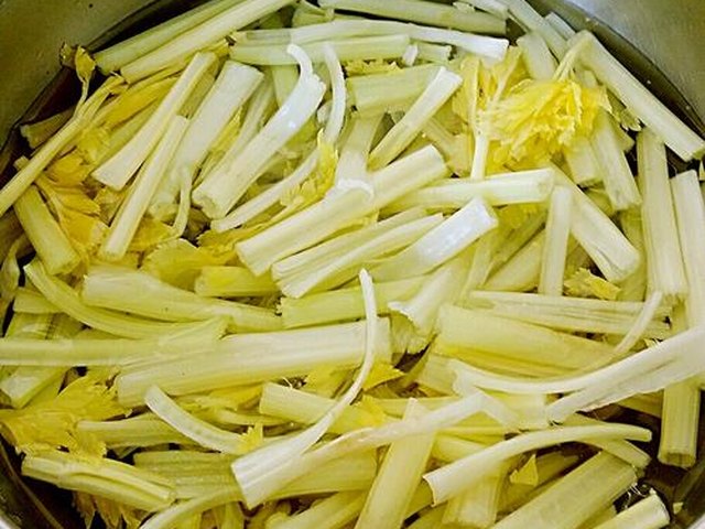 【凉拌马家沟芹菜】步骤2