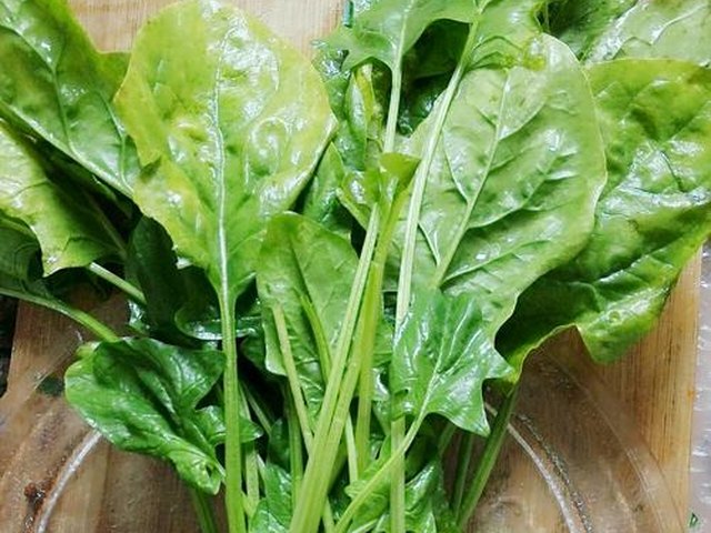 【花生米拌菠菜】步骤1