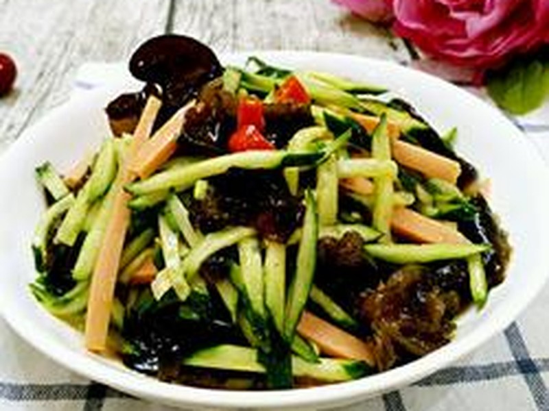凉拌木耳火腿黄瓜丝