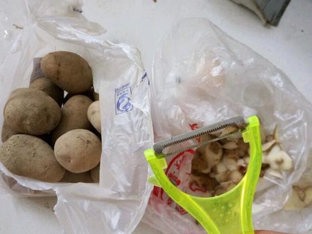 【老干妈土豆丝】步骤1