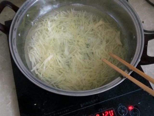 【老干妈土豆丝】步骤3