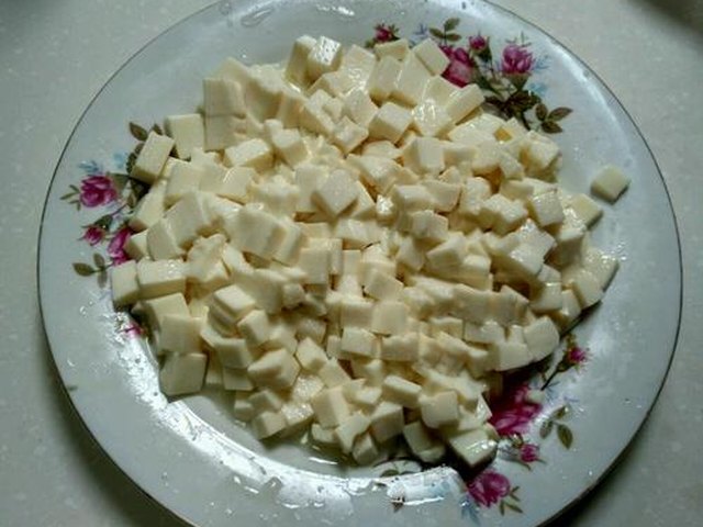 【凉拌皮蛋豆腐】步骤2
