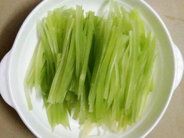 【凉拌莴笋丝】步骤2
