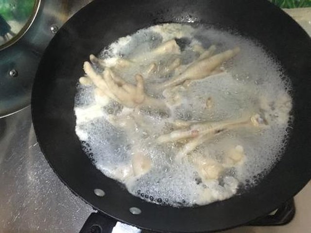 【电饭煲卤鸡爪】步骤2