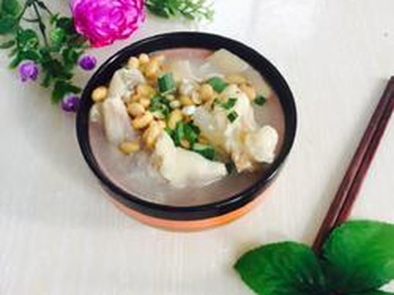 黄豆猪蹄汤